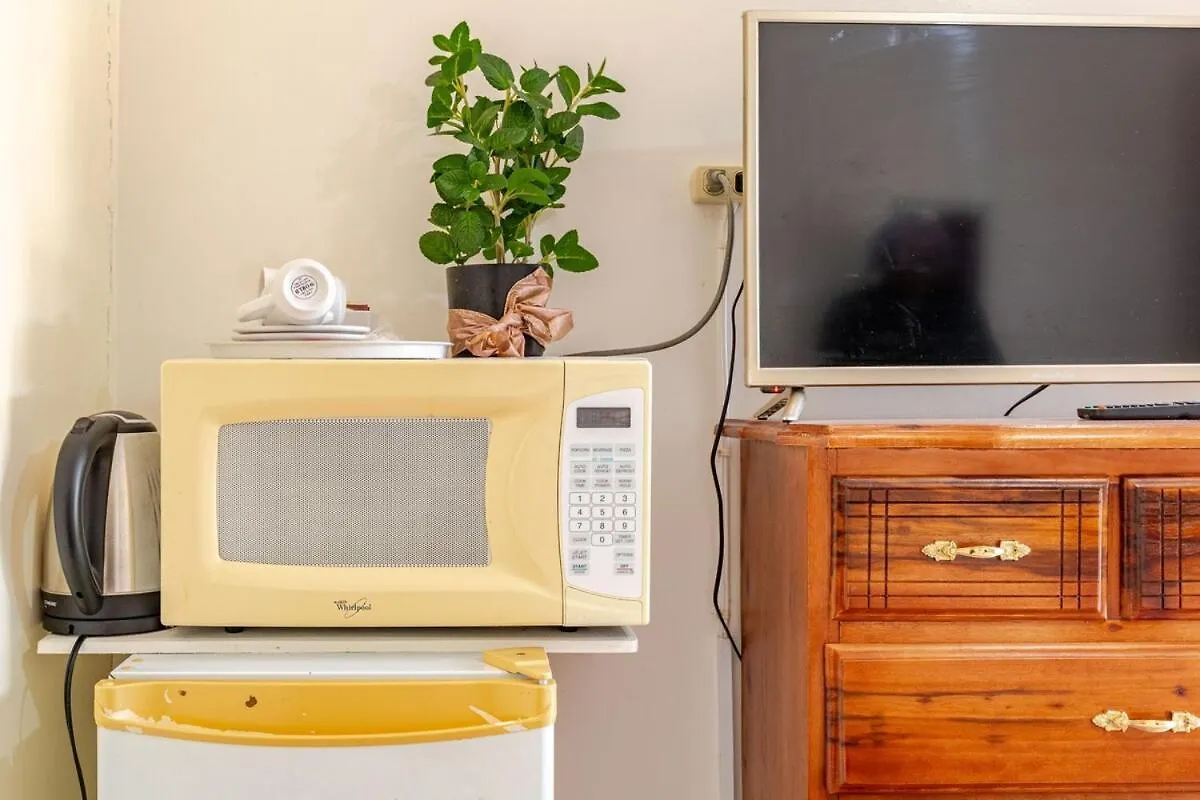 Apartment Compact Studio, Beach & Pool 204A Montego Bay
