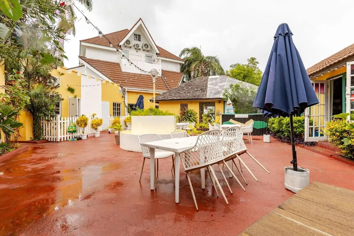 Compact Studio, Beach & Pool 204A Montego Bay Apartment