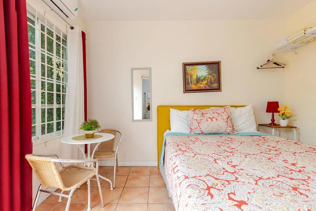 Compact Studio, Beach & Pool 204A Montego Bay