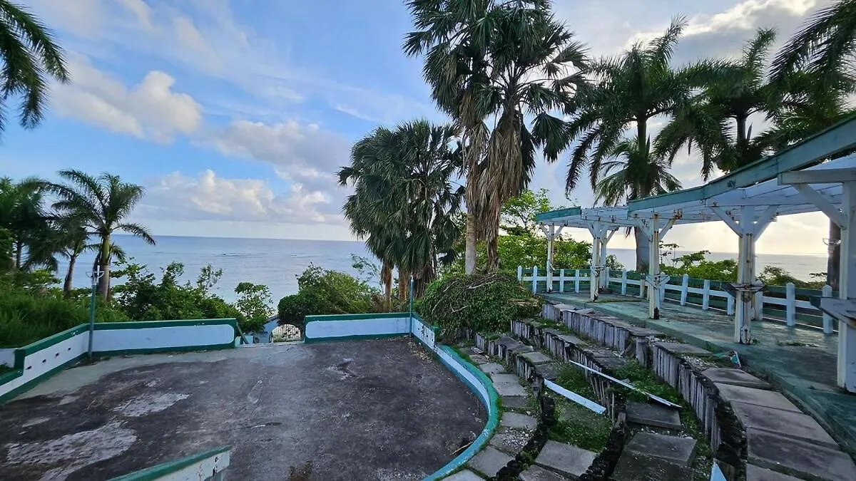 Compact Studio, Beach & Pool 204A Montego Bay Apartment