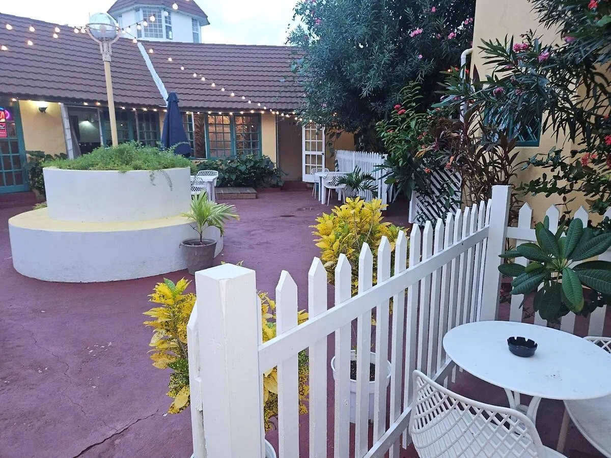 Apartment Compact Studio, Beach & Pool 204A Montego Bay