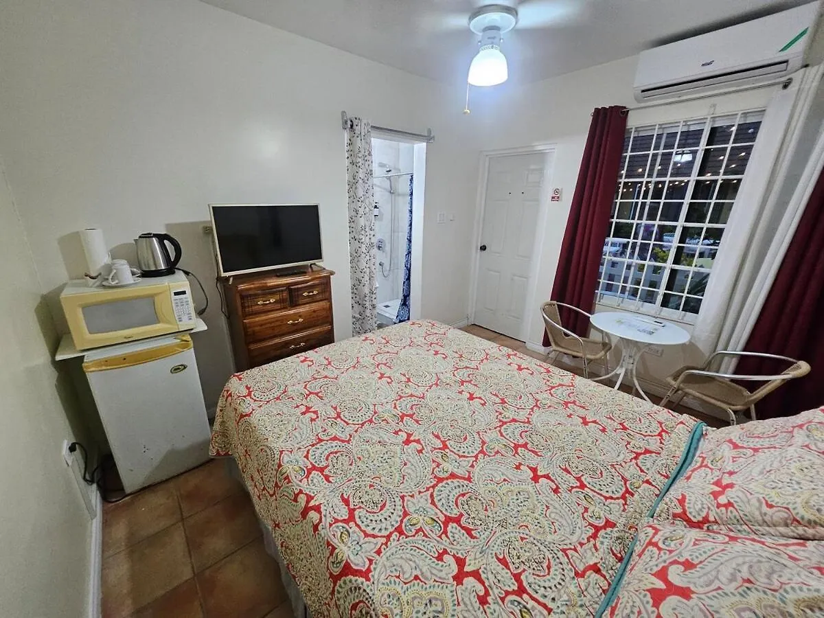 Compact Studio, Beach & Pool 204A Montego Bay Jamaica