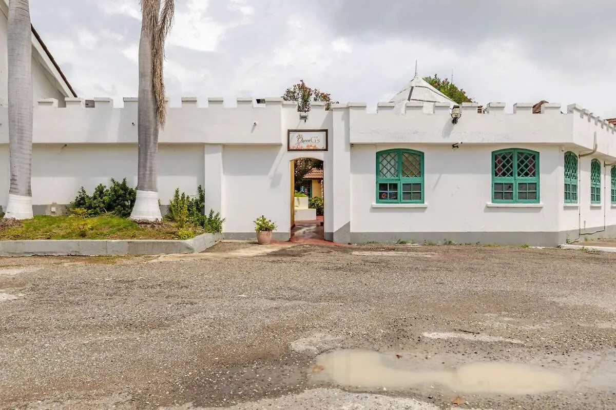 Compact Studio, Beach & Pool 204A Montego Bay Apartment