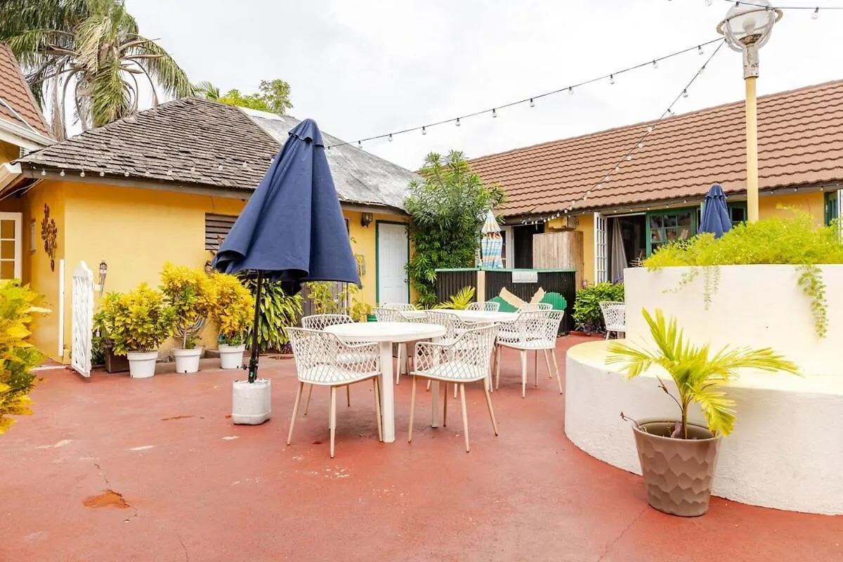 Apartment Compact Studio, Beach & Pool 204A Montego Bay