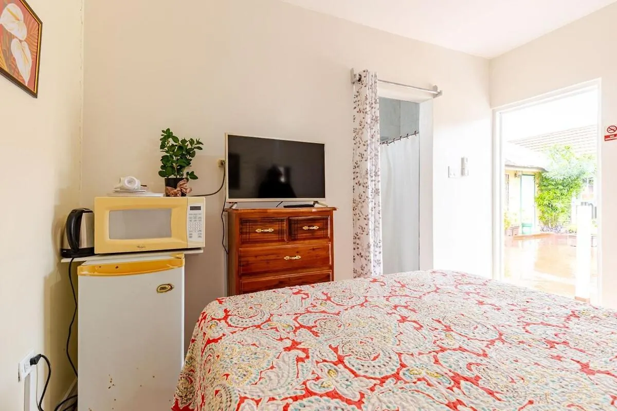Compact Studio, Beach & Pool 204A Montego Bay Apartment