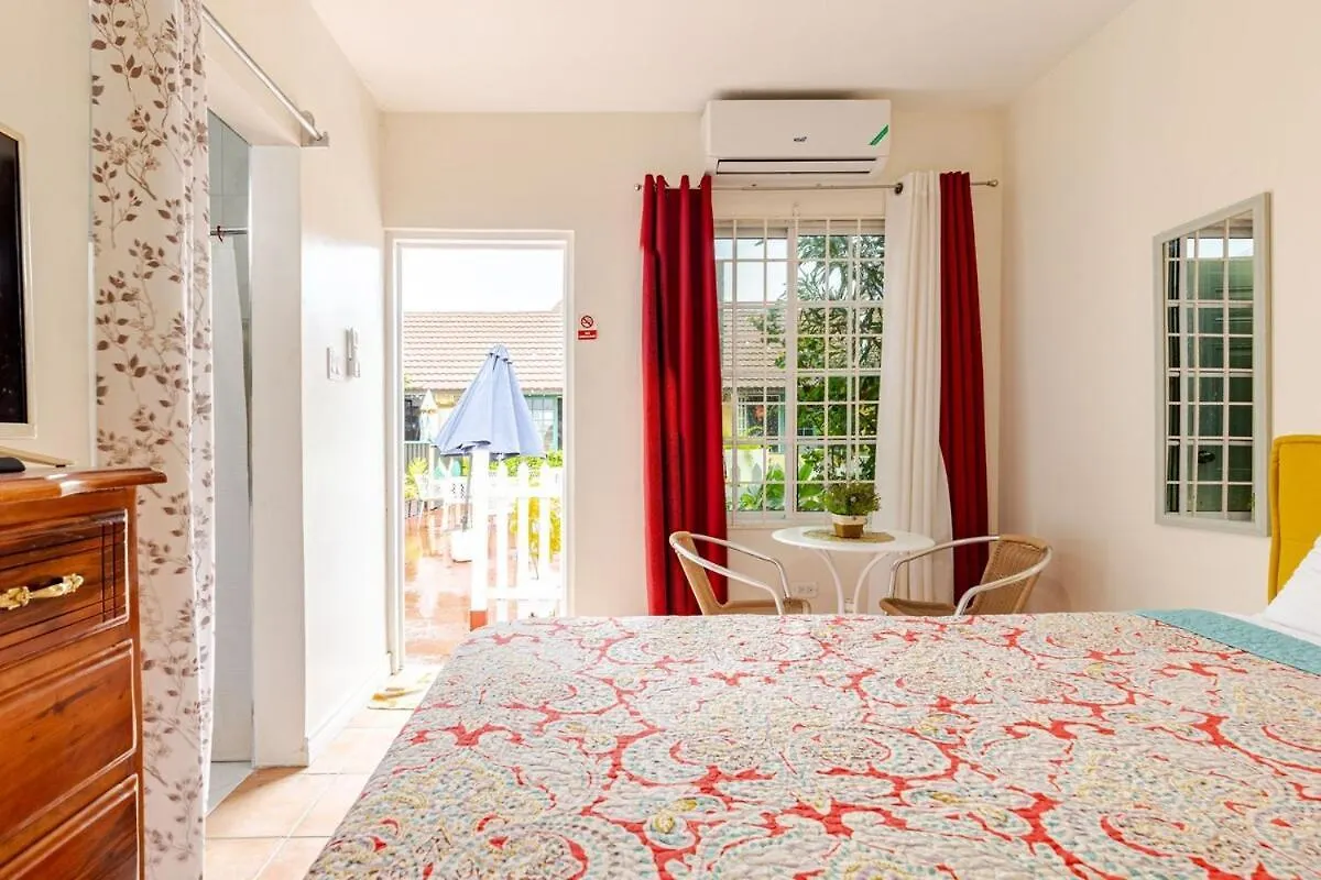 Compact Studio, Beach & Pool 204A Montego Bay